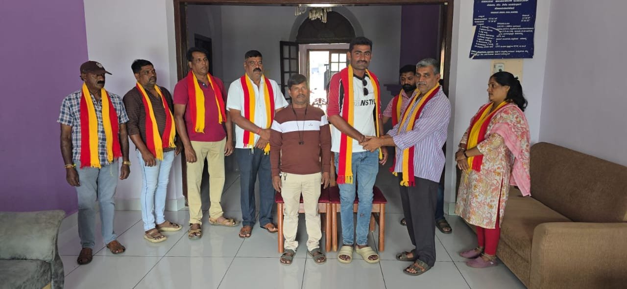 ನಾಡು-ನುಡಿಯ ಸೇವೆಗೆ ಕರವೇ ಸ್ವಾಭಿಮಾನಿ ಸೇನೆ ಸನ್ನದ್ಧ ಕುಶಾಲನಗರ ನಗರ ಘಟಕಕ್ಕೆ ನೂತನ ಸಾರಥಿಗಳ ನೇಮಕ image 6